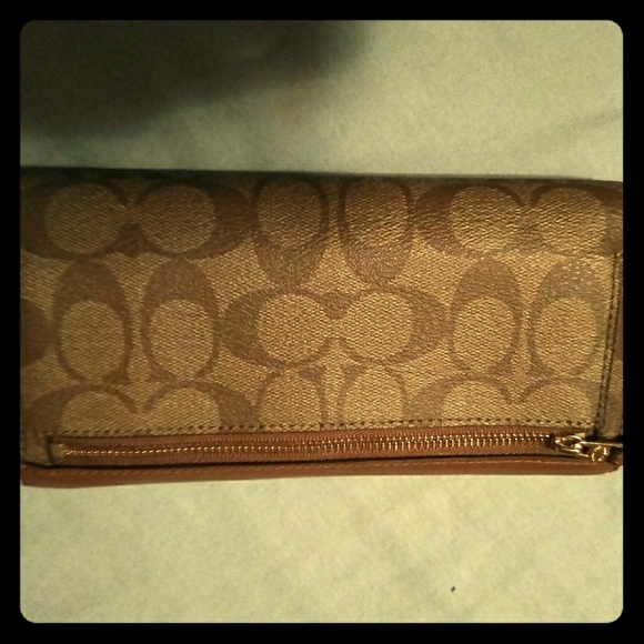 Coach Checkbook/Wallet - Picture 1 of 4